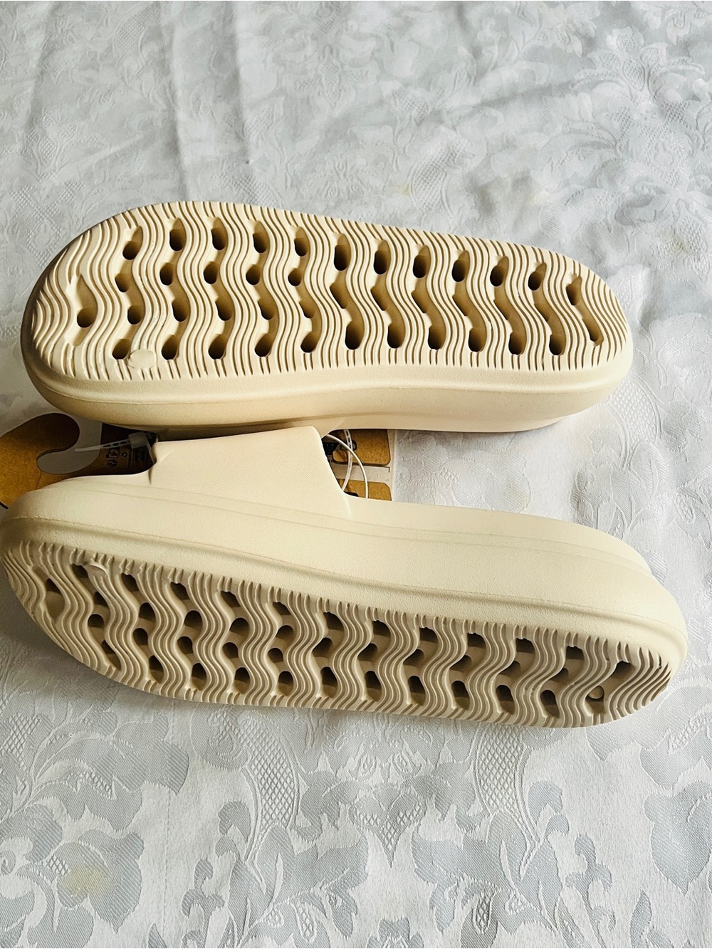 Billabong Ivory/Cream Platform Slide Sandals - Picture 4 of 5